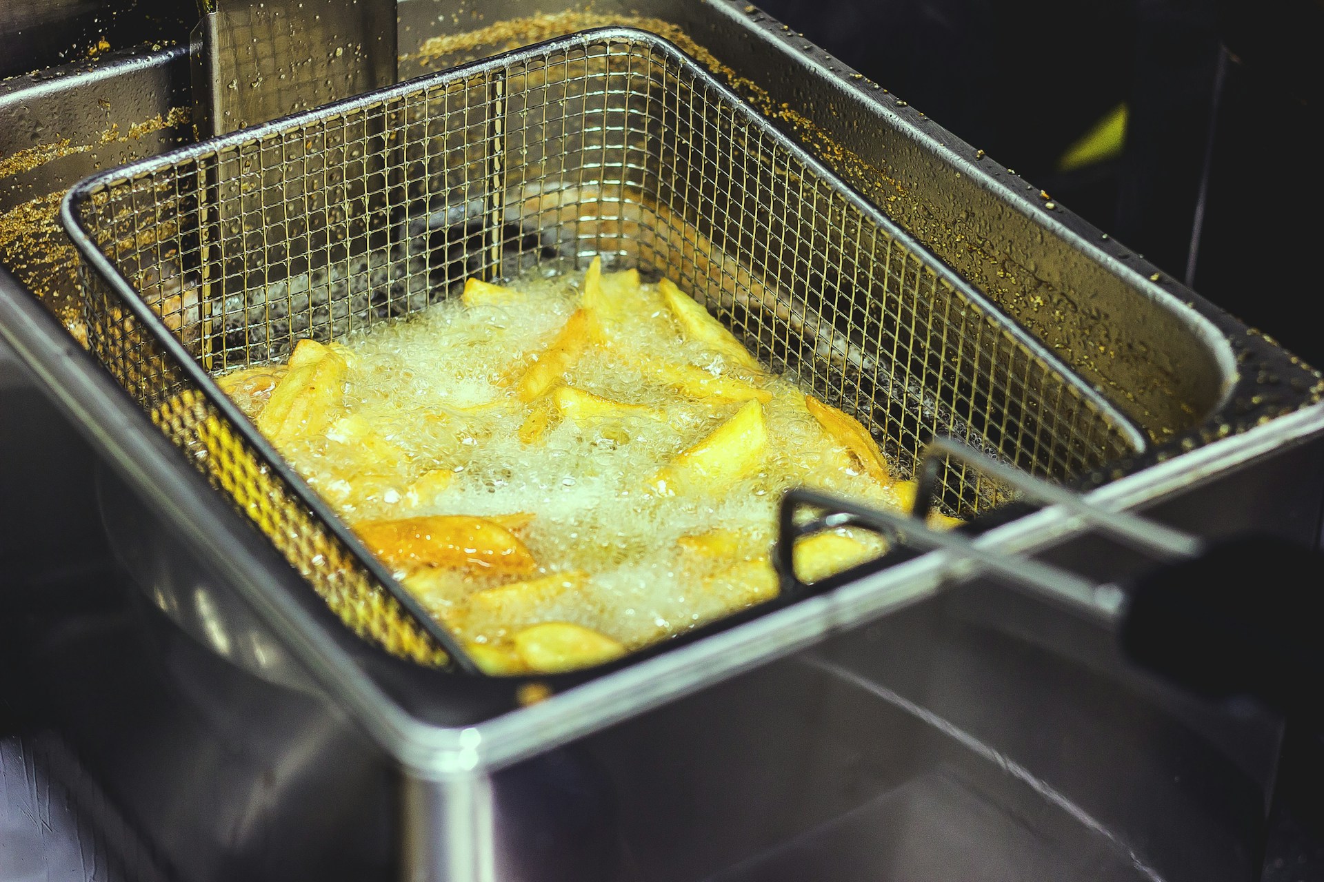 Slim en verantwoord omgaan met afgewerkt frituurvet in de horeca